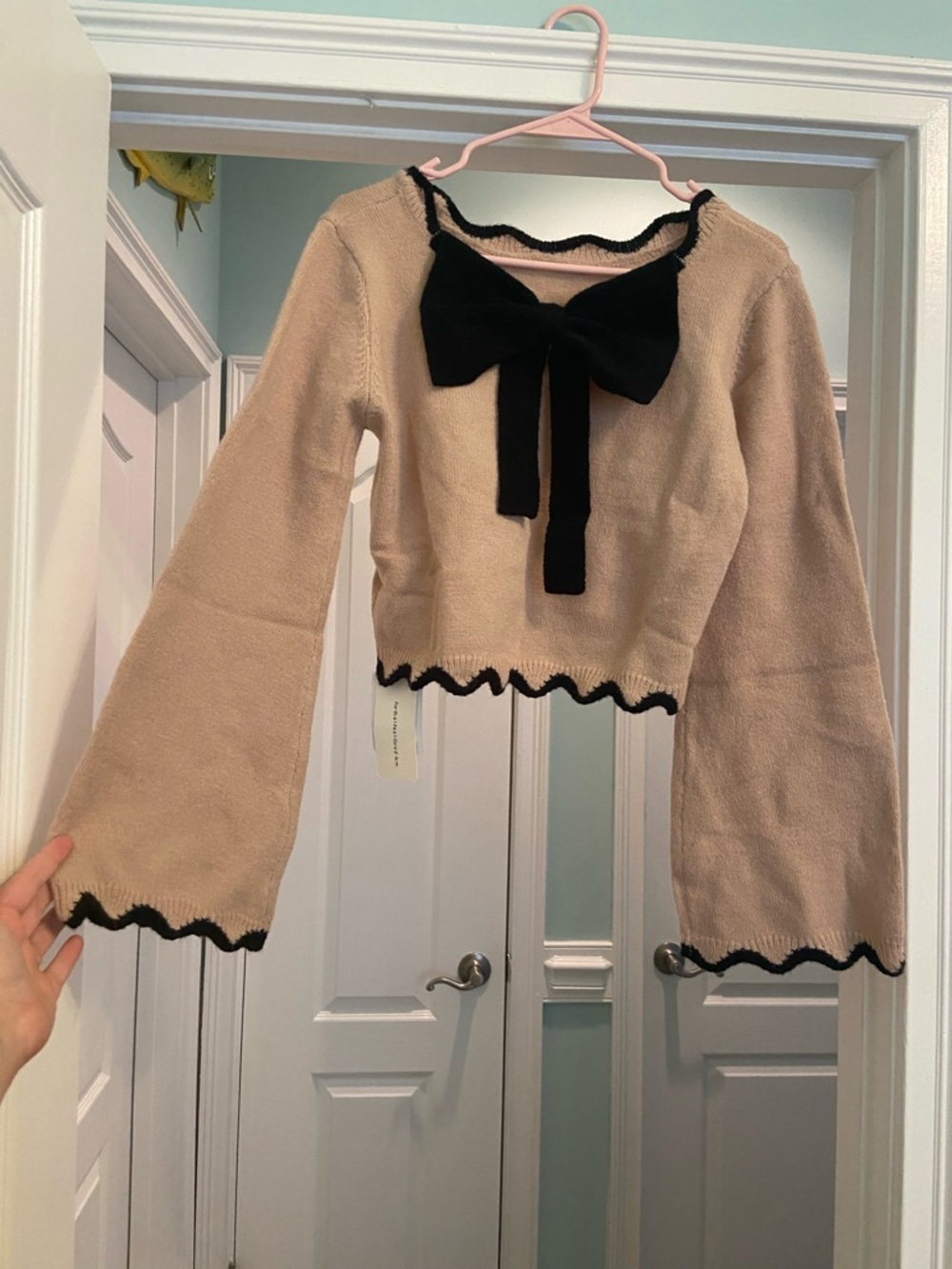 Commense Contrast Wave Trim Bow Crop Sweater - Picture 2 of 7